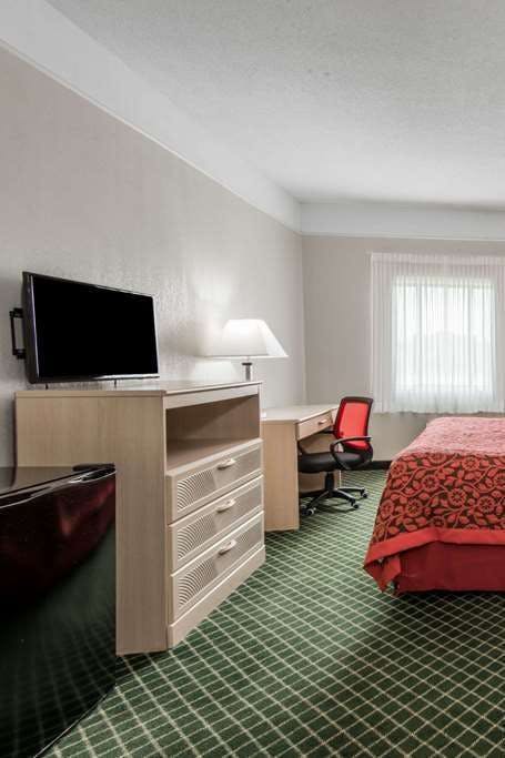 Hotel Days Inn by Wyndham Kansas City International Airport photo 1