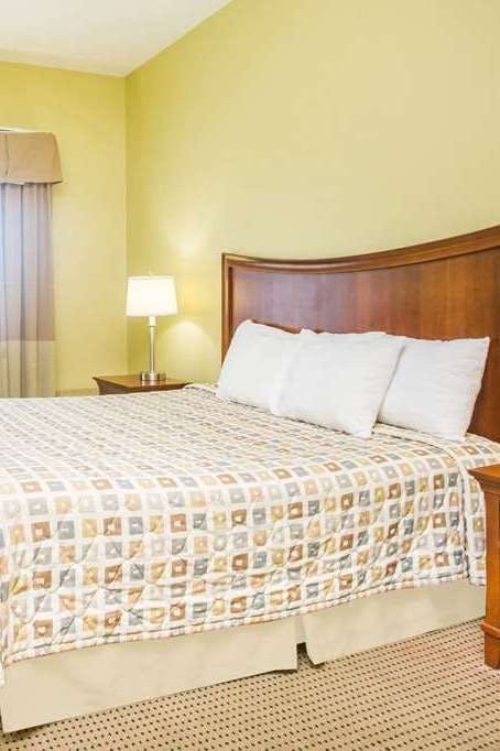 Hotel Days Inn and Suites Swainsboro photo 2