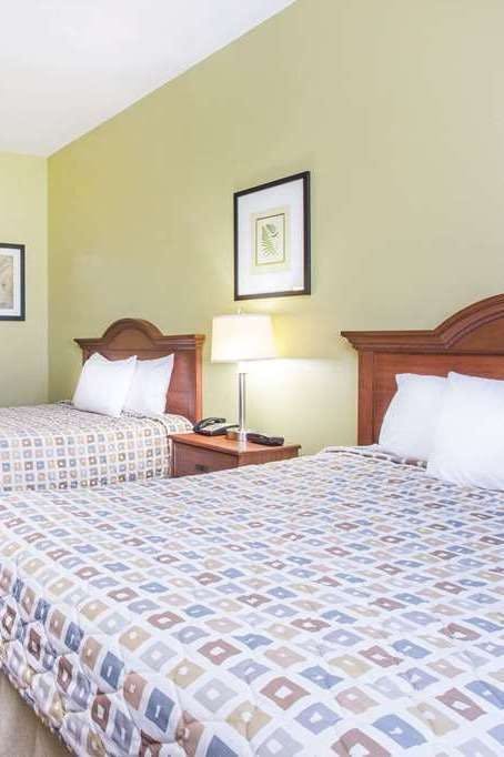 Hotel Days Inn and Suites Swainsboro photo 3