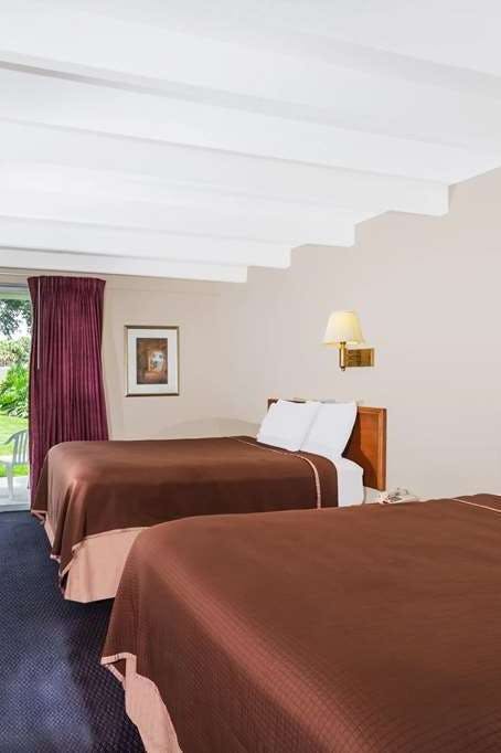 Hotel Howard Johnson Vero Beach Dtn photo 2