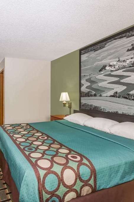 Hotel Super 8 by Wyndham Osceola IA photo 3