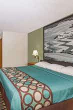Hotel Super 8 by Wyndham Osceola IA photo 3
