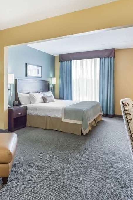 Hotel Wingate by Wyndham Regina photo 2