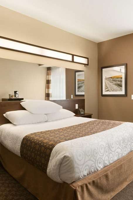 Hotel Microtel Blackfalds Red Deer N photo 2