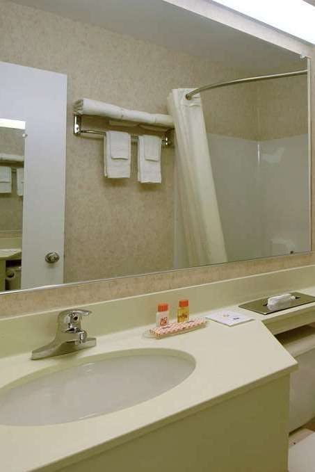 Hotel Howard Johnson by Wyndham Williamstown photo 4