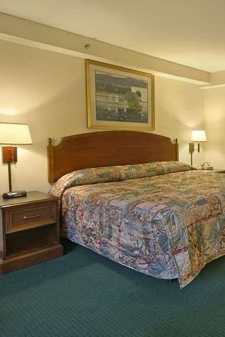 Hotel Howard Johnson by Wyndham Williamstown photo 2