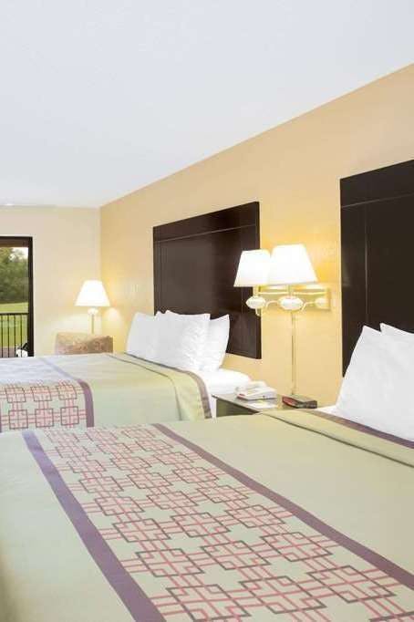 Hotel Days Inn by Wyndham Andalusia photo 2