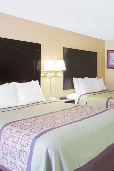 Hotel Days Inn by Wyndham Andalusia photo 3