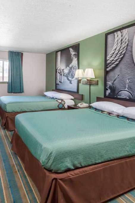 Hotel Super 8 by Wyndham Chickasha photo 3