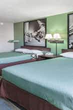 Hotel Super 8 by Wyndham Chickasha photo 1