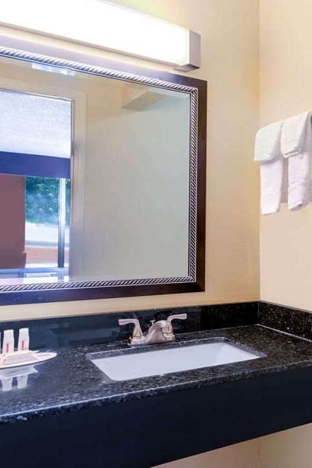 Hotel Days Inn Knoxville East photo 5