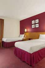 Hotel Days Inn Stevenage North photo 2