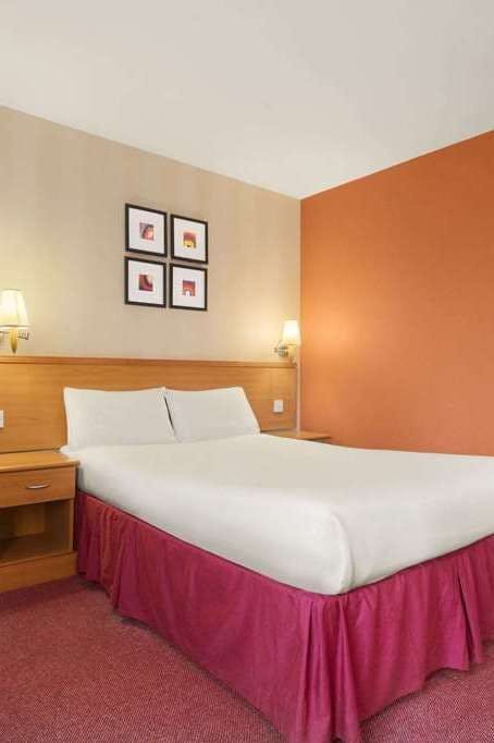 Hotel Days Inn Stevenage North photo 1