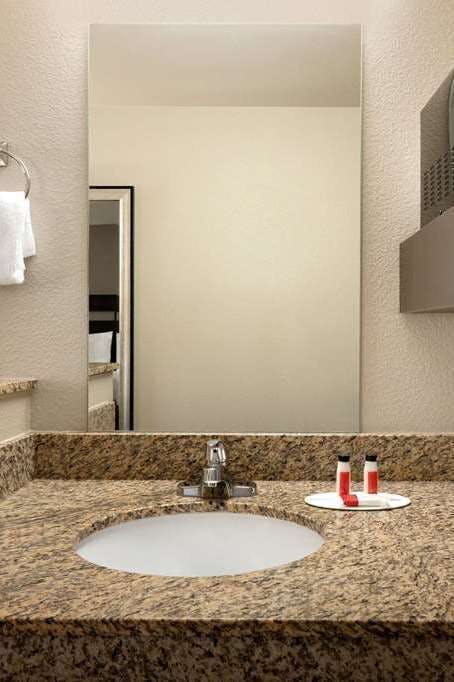 Hotel Baymont Wellington photo 5