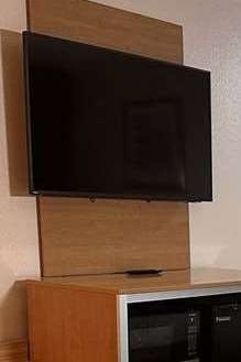 Hotel Baymont by Wyndham Noblesville photo 4