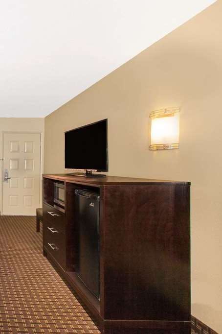 Hotel Days Inn by Wyndham San Jose Airport photo 2