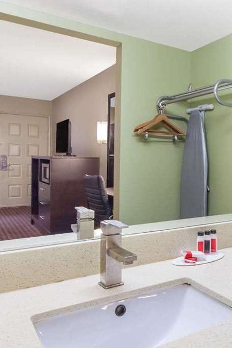 Hotel Days Inn by Wyndham San Jose Airport photo 4