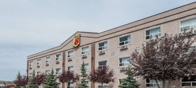 Super 8 Edmonton West
