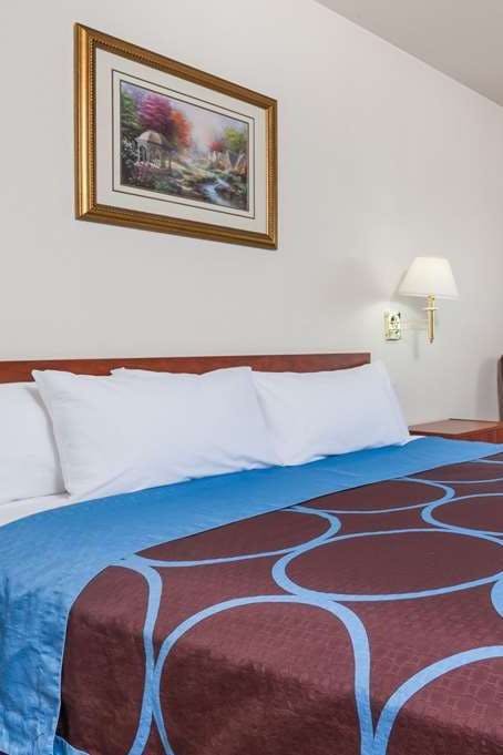 Hotel Super 8 by Wyndham Edmonton/West photo 2