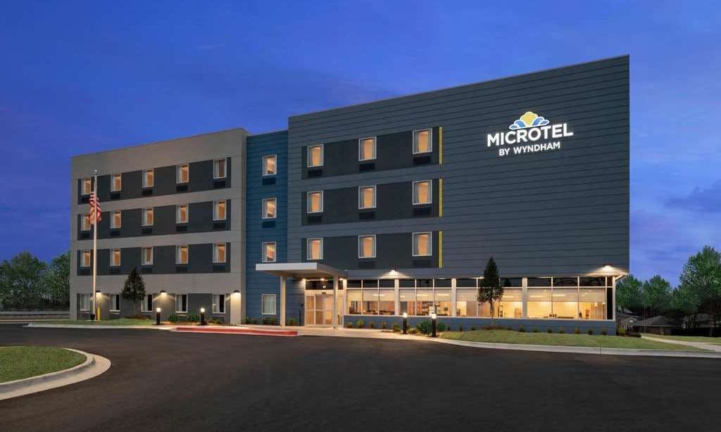 Microtel Inn & Suites by Wyndham Hot Springs
