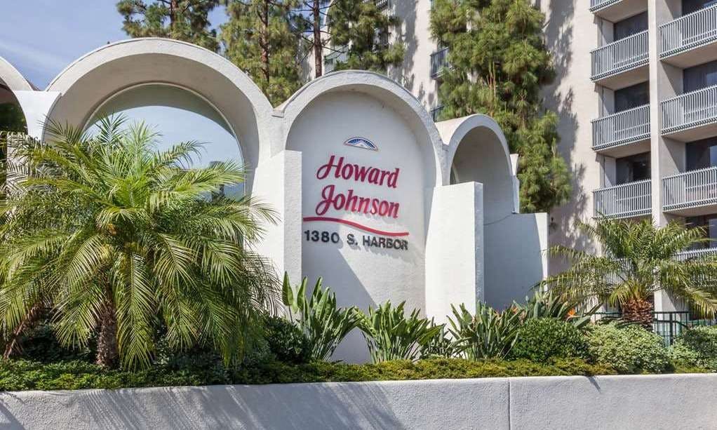 Howard Johnson Anaheim WaterPG
