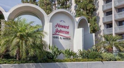 Howard Johnson Anaheim WaterPG