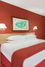 Hotel Howard Johnson Anaheim WaterPG photo 1