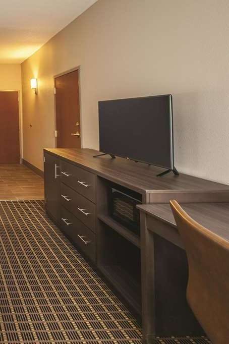 Hotel La Quinta Inn & Suites by Wyndham Mechanicsburg - Harrisburg photo 3