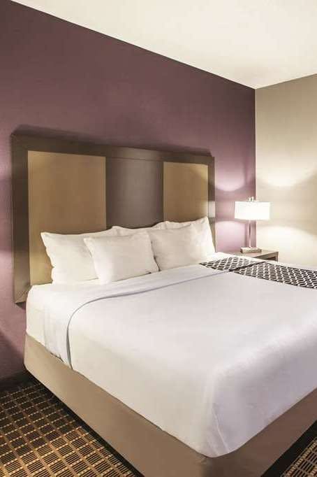 Hotel La Quinta Inn & Suites by Wyndham Mechanicsburg - Harrisburg photo 2