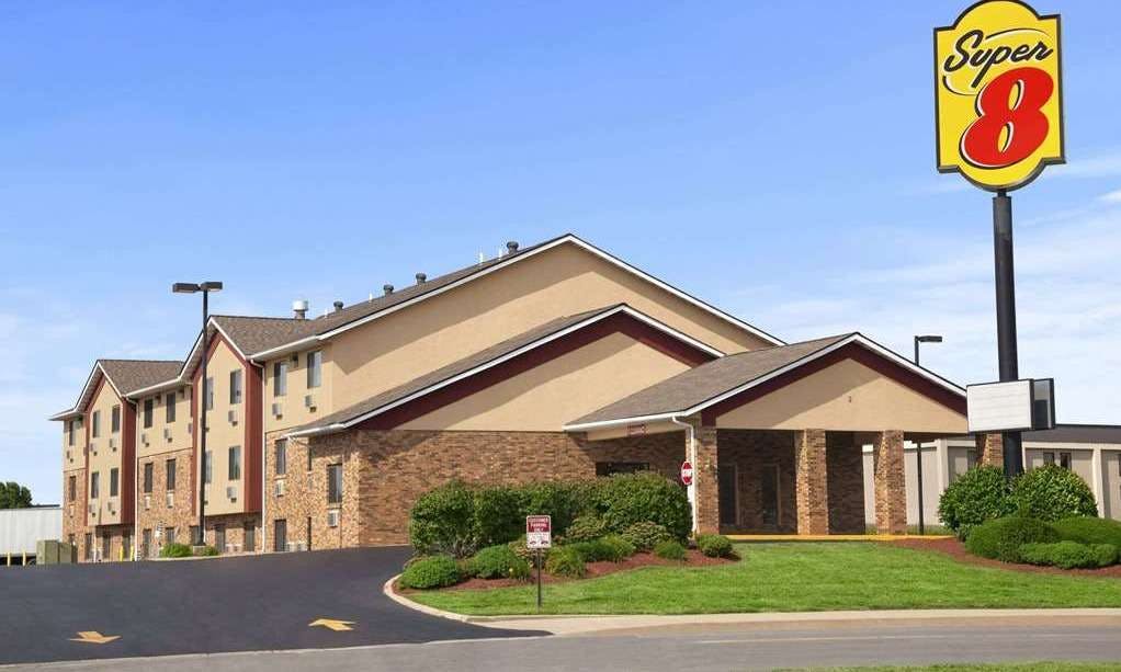 Super 8 by Wyndham Collinsville St. Louis