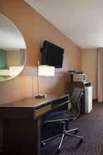 Hotel Super 8 by Wyndham Collinsville St. Louis photo 2