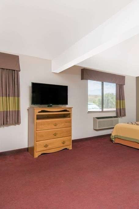 Hotel Super 8 by Wyndham Santa Rosa photo 3