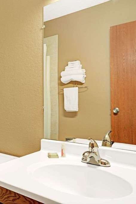 Hotel Super 8 by Wyndham Rogers Minnesota photo 5