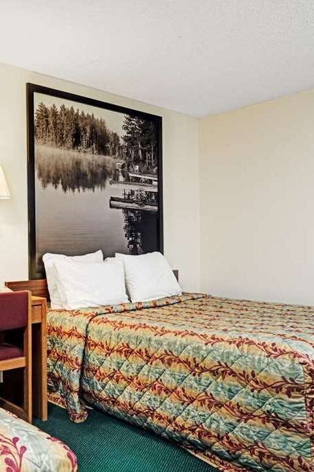 Hotel Super 8 by Wyndham Rogers Minnesota photo 2