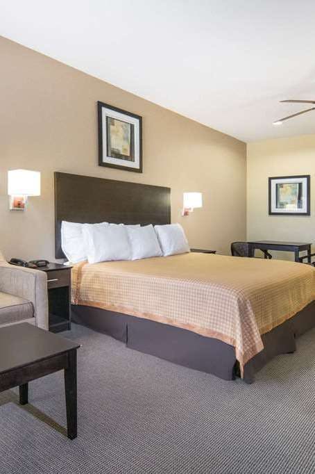 Hotel Days Inn Baytown East photo 3