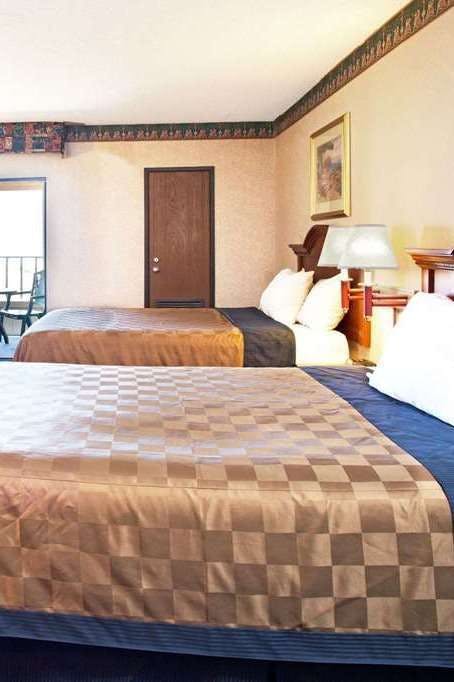 Hotel Travelodge by Wyndham Sunset-Huntington Beach Ocean Front photo 2