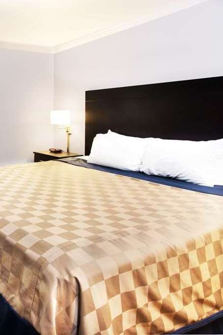 Hotel Travelodge by Wyndham Sunset-Huntington Beach Ocean Front photo 1