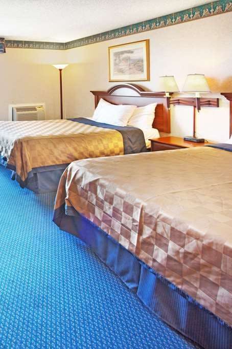 Hotel Travelodge by Wyndham Sunset-Huntington Beach Ocean Front photo 4