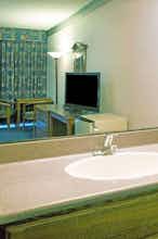 Hotel Travelodge Sunset Huntington photo 5