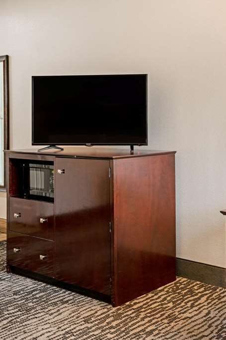 Hotel La Quinta Inn & Suites by Wyndham Houston - Magnolia photo 3