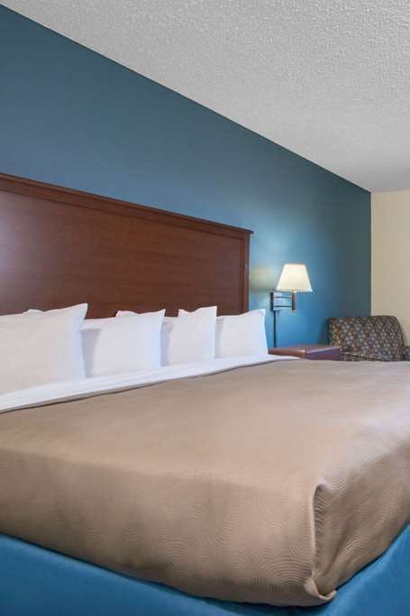 Hotel AmericInn by Wyndham Windsor Ft. Collins photo 2