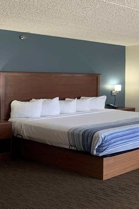 Hotel AmericInn by Wyndham Windsor Ft. Collins photo 3