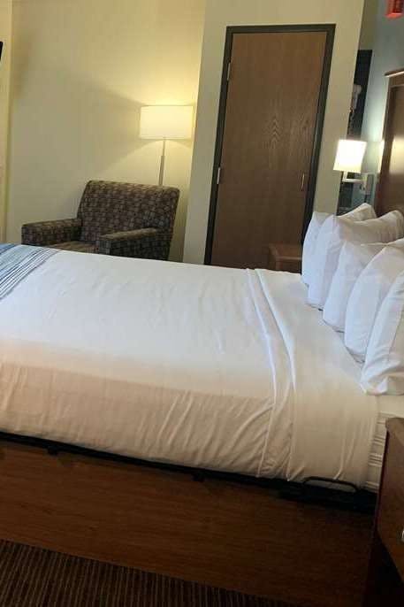 Hotel AmericInn by Wyndham Windsor Ft. Collins photo 5