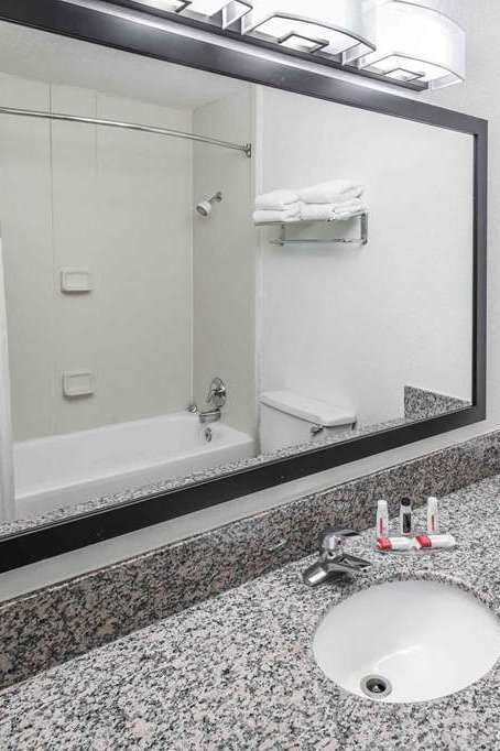 Hotel Howard Johnson by Wyndham Beaufort/Parris Island photo 5