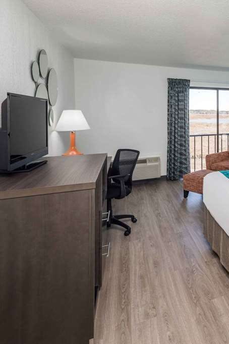 Hotel Howard Johnson by Wyndham Beaufort/Parris Island photo 4