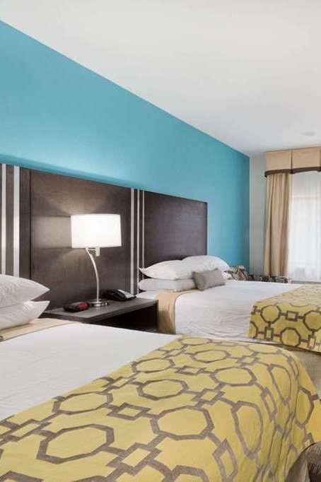Hotel Baymont by Wyndham Bryan College Station photo 1