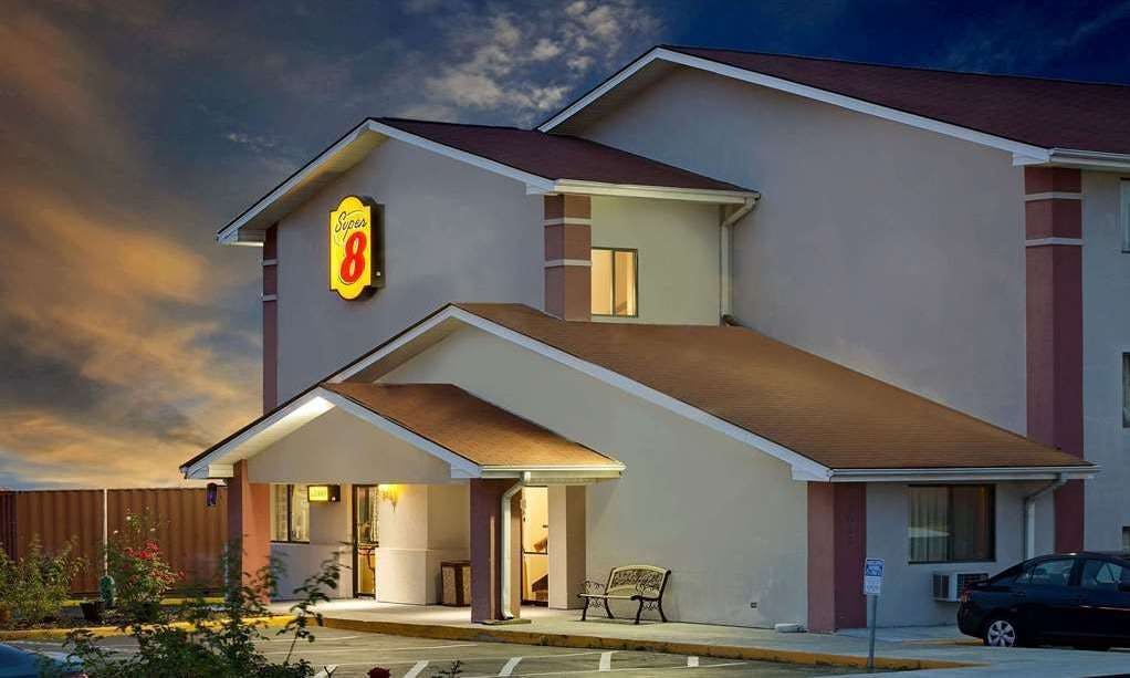 Super 8 by Wyndham Waynesboro