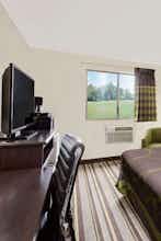 Hotel Super 8 by Wyndham Waynesboro photo 1