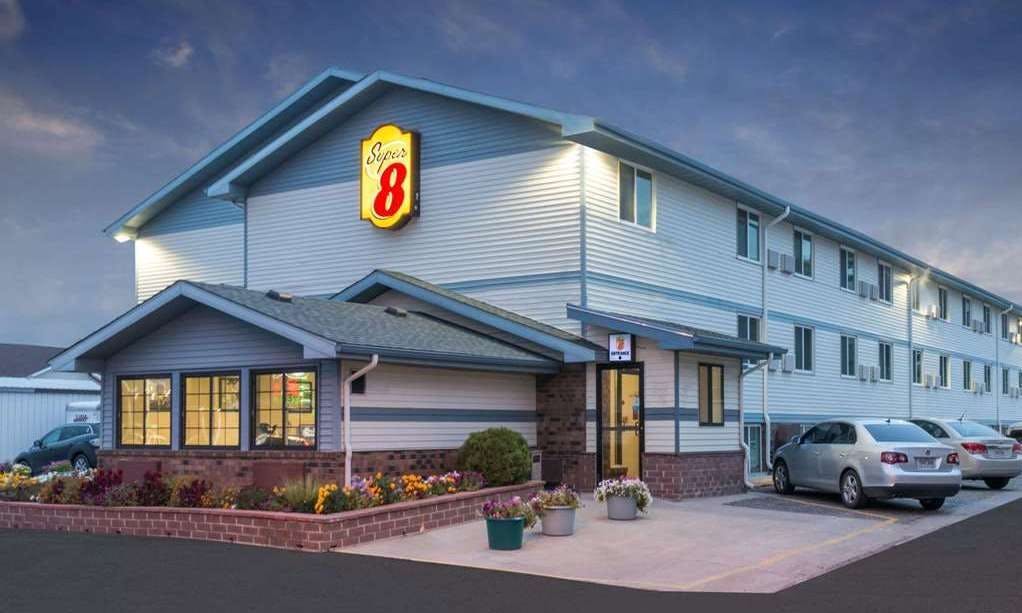 Super 8 by Wyndham Pierre SD