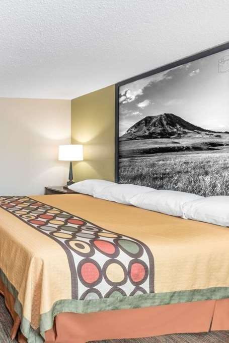 Hotel Super 8 by Wyndham Pierre SD photo 2